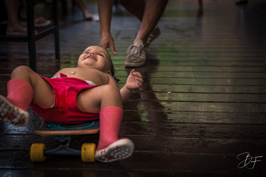 Séance photo expérimentale avec des enfants et leur famille en Nouvelle-Calédonie, réalisée par BFO Photographie