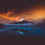 Tableau photographique représentant le mont Fuji au cœur d’un paysage naturel japonais